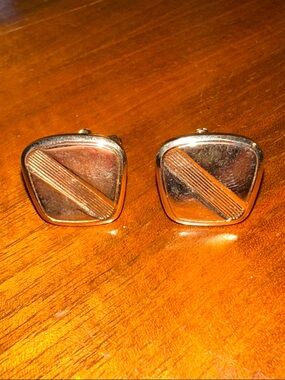 Vintage Mid Century Gold Tone
 Diagonal Stripe Cufflinks